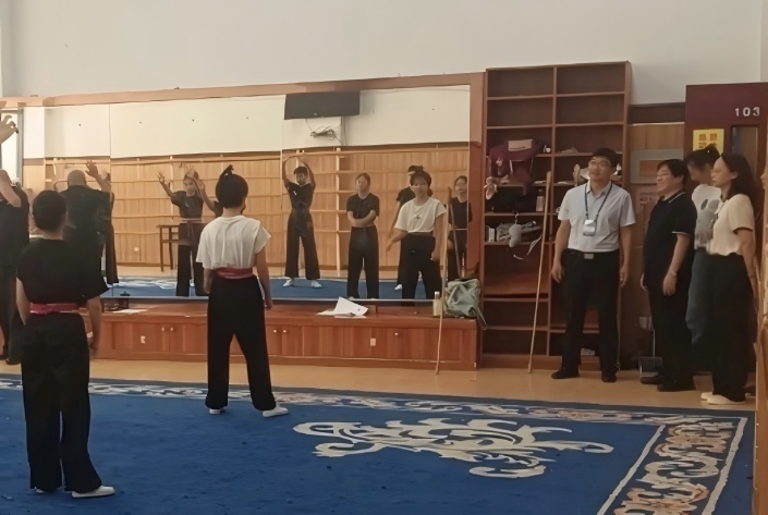 学校开展2025-2026学年秋季学期新生教学督导检查工作”