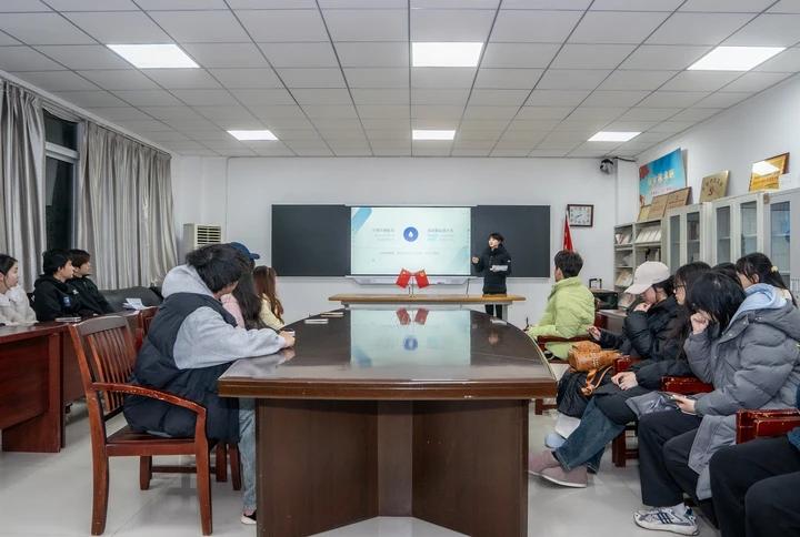 解锁“思政+新媒体”融合密码——马克思主义学院副院长为新媒体创研社点亮创作灵感